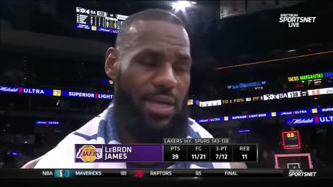 90_LeBron James even has a handshake with the Lakers team photographer 😂