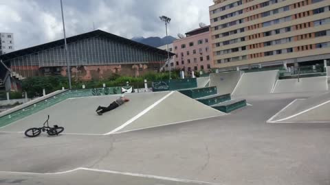 BMX Rider Falls And Hit Your *Butt* | Venda Seu Vídeo