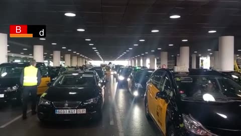 Manifestación y paro de taxis en el aeropuerto de Barcelona