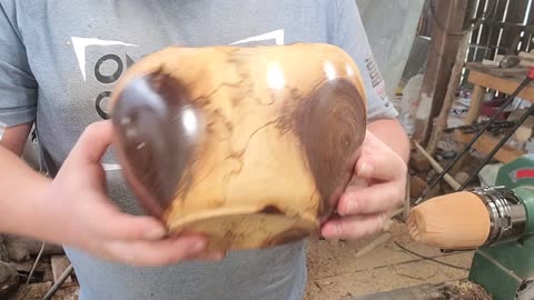 This Is Possibly The Best Walnut Crotch Bowl I've Done So Far