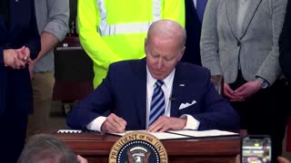 Biden signs executive order protecting construction workers