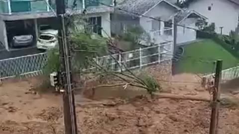 Chuva causa estragos em Blumenau e outras cidades de Santa Catarina