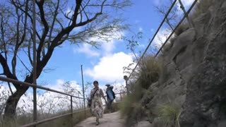 Climbing diamond Head