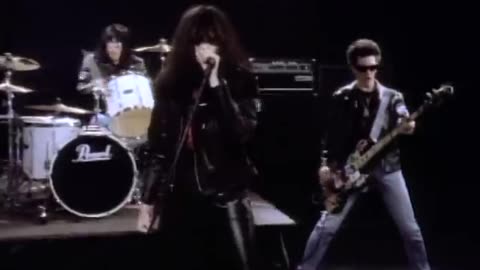 Merry Christmas (I Don't Want to Fight Tonight) - Ramones