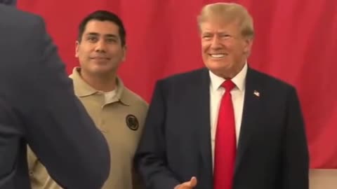 Trump Hands Out Food to Texas Border Agents