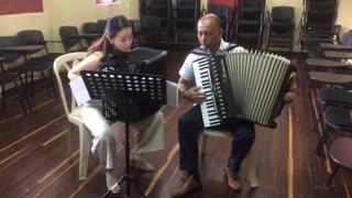 Lácides Romero en dúo con la acordeonista china Hanhzi Wang