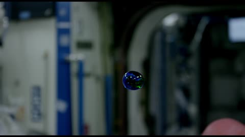 Vivid Vortex: Mesmerising 4K Footage of Colorful Liquids Dancing in Space