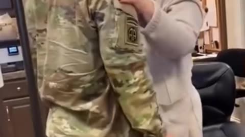 Son surprise his Mother #soldiercoinghome #military #cominghome #homecoming