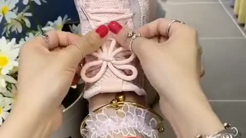 Nice way to tie girls' shoelaces
