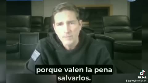 Jim Caviezel AdrEnok, adrenalina, ovacionado en oklahoma. sonidos de libertad freedom