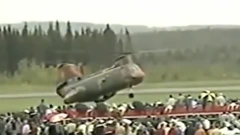 Pilot Does Crazy things with Chinook Helicopter