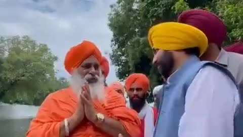 Punjab Chief Minister openly drinks a glass of polluted water from a ‘holy river’