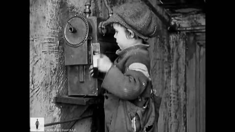 Charlie Chaplin - The Kid - Working the Streets