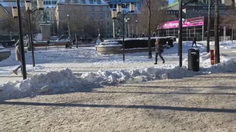 Στοκχόλμη πριν δύο ώρες. Όλα ανοιχτά , κανένας περιορισμός, κανένας μάσκα.