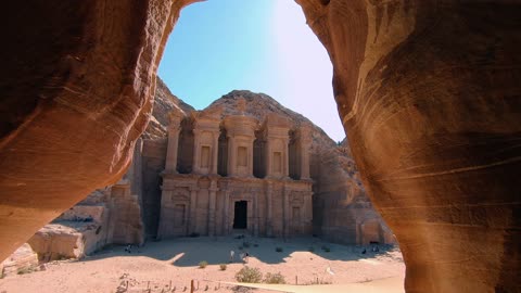 Canyon In Petra, Jordan Leading To The Lost City! Must Watch. HD Quality!