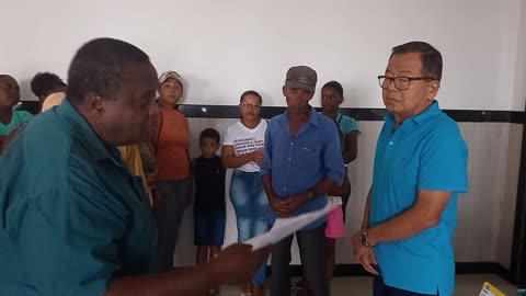 Vereador Oseas e moradores do Oitizeiro entregam abaixo assinado sobre divisa