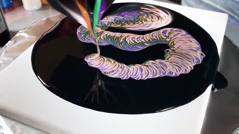 Rotating cup pouring technique, creative painting skills