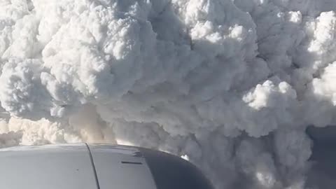 SMOKE from Kelowna Fires from 37,000 feet in the air!