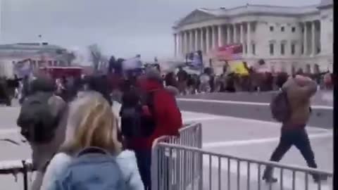 Capital Police to Protestors..."Come on in"