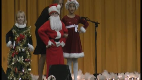 Santa Suffers Wardrobe Malfunction During Kids' Christmas Pageant