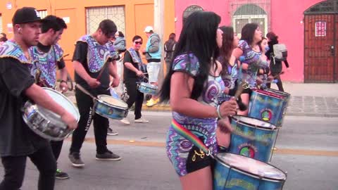 Bolivian and Peruvian dance music in Santiago