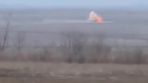Ukrainian javelin hits a moving Russian tank