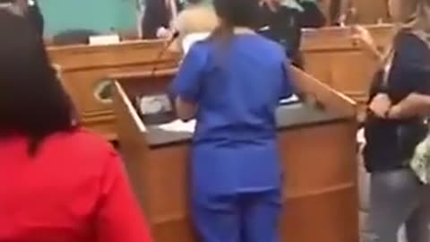 Nurse kicked out of City Council meeting for speaking about the dangers of mandatory “vaccines”