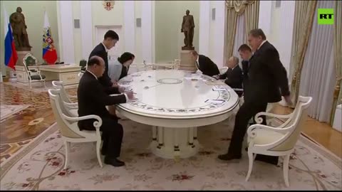 Putin se reúne com o norte-coreano FM Choe Son Hui em Moscou
