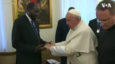 Pope Kisses The Feet of Sudanese Leaders to Apologize for Colonization: End of the Eagle Empire!