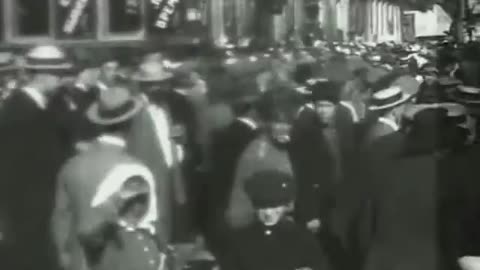 Filmagens sobre os eventos em Petrogrado (verão de 1917).