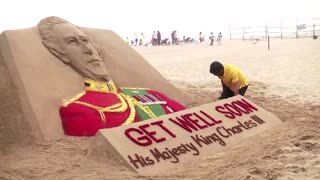 Artist crafts sand sculpture dedicated to King Charles