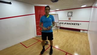 Construyen cancha de squash en un garaje