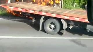 Trancón en autopista Bucaramanga – Piedecuesta por incineración de vehículo