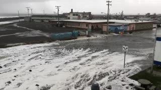 Massive Waves Crash into Washington