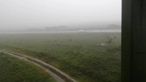 Video: El impresionante momento en una aeronave se salió el aeródromo de La Macarena