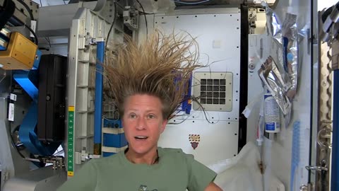 So how do you wash your hair in space? Karen Nyberg shows us how.