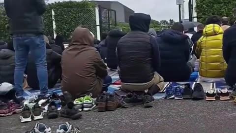 "You can't pass, we have to pray to Allah!" France is lost.