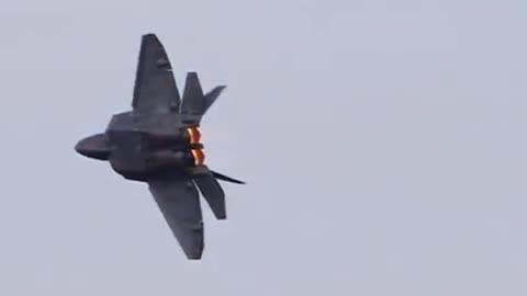 F-22 pilot demonstrates a minimum radius turn followed by J-turn reposition a.k.a Herbst Maneuver.