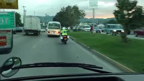 LIKE A BOSS #1 AMAZING DRIVING (JAMAICA) POLICE PASSENGER BUS CHASE