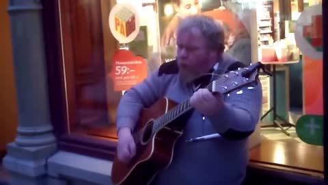 A Man Sing "Wind Of Changes" His Voice Will Amaze You