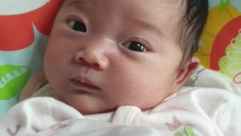 The pretty and lovely daughter, Kim-Bom, is curious about her baby~ 19th day since she was born~♡