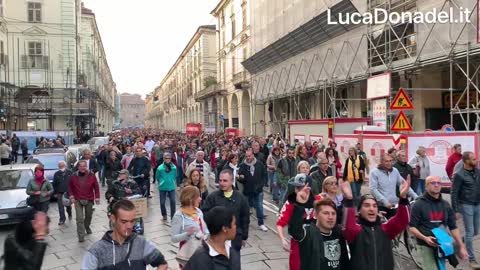 TORINO - Manifestazione No Green Pass ieri sabato 16 ottobre 2021