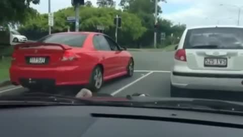 Dramatic Road Rage footage Where two men caught in brawl on australian road