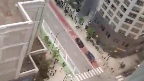 Man recorded climbing the Accenture Building in Downtown Chicago.