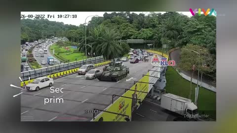 Tank Malaysia Mogok di Tengah Jalan, Militer Minta Maaf