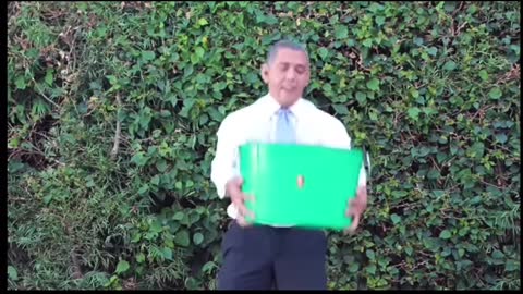 “Fake Obama ”Doing Freezing Water Challenge