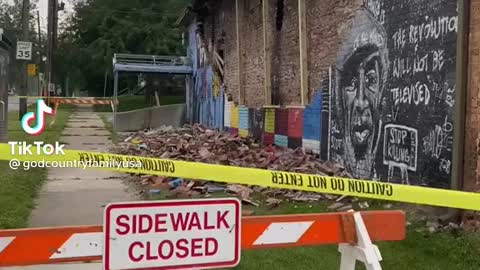 Lightning strikes George Floyd mural in Toledo, OH!!