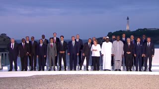 G7 'family' photo of world leaders