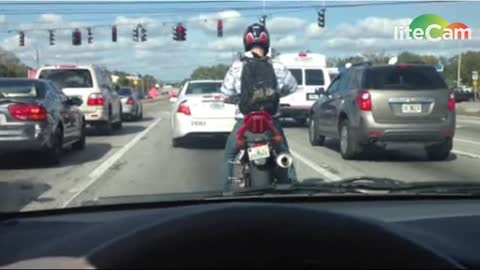 Bikers shows his move!