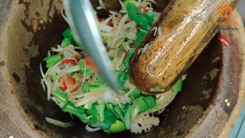 Papaya Salad with Jellyfish _ Gin Lam's